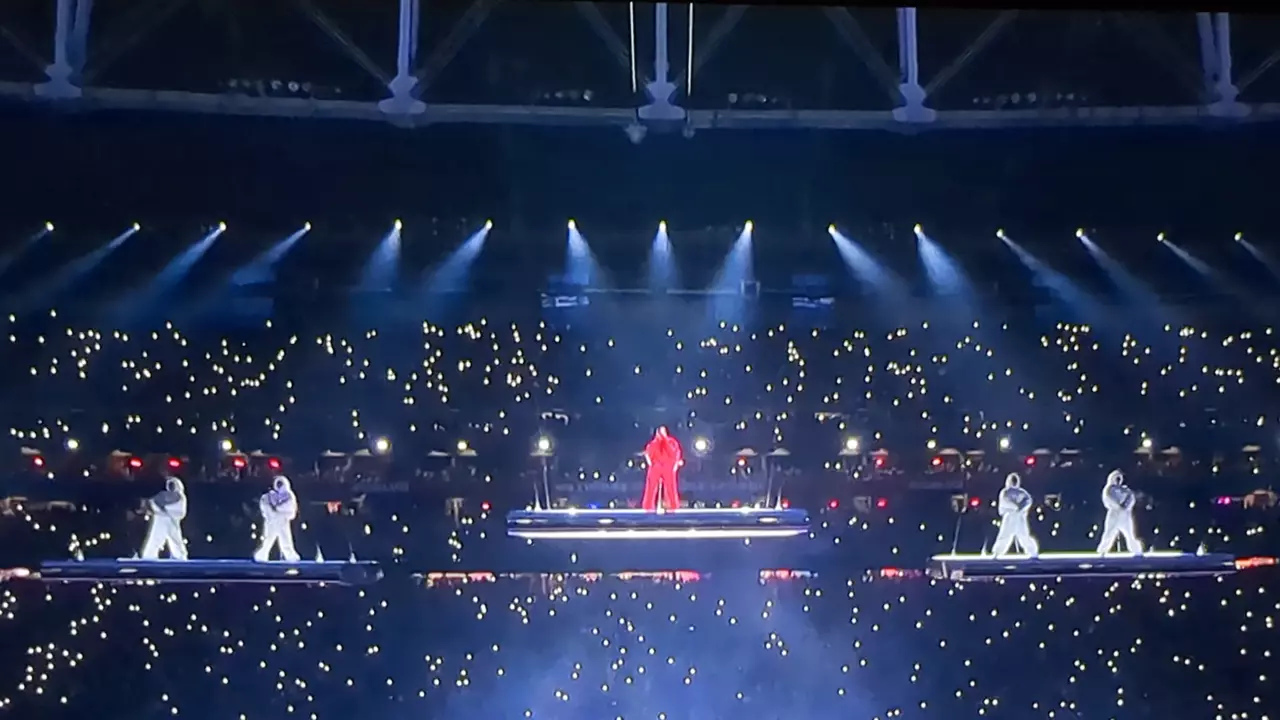 Superbowl performance with Rihanna